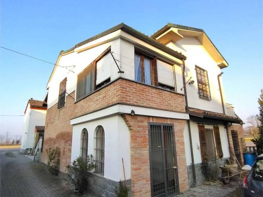 casa indipendente in vendita a Tortona in zona Torre Garofoli