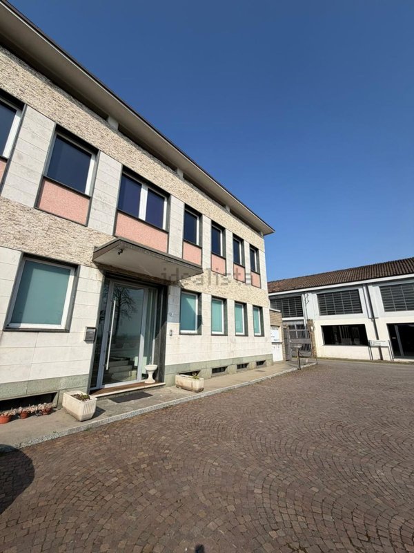 locale di sgombero in vendita a Tortona
