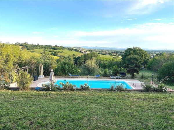 casa indipendente in vendita a Tortona