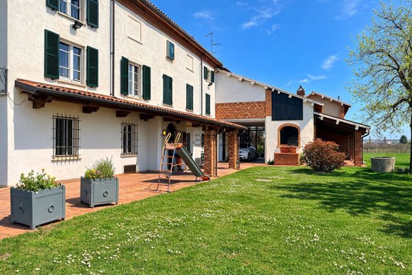 casale in vendita a Tortona