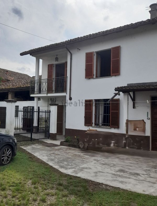 casa indipendente in vendita a Tortona in zona Castellar Ponzano