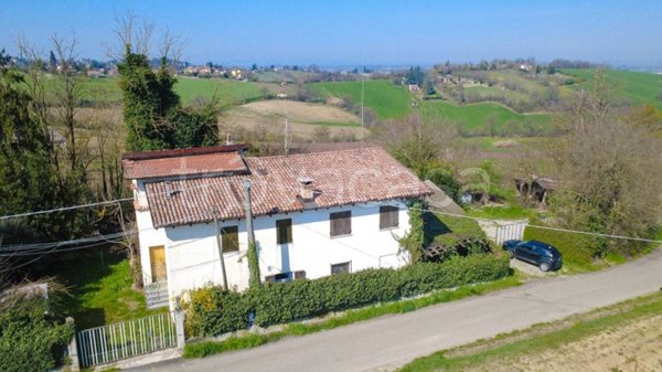 casa indipendente in vendita a Tortona