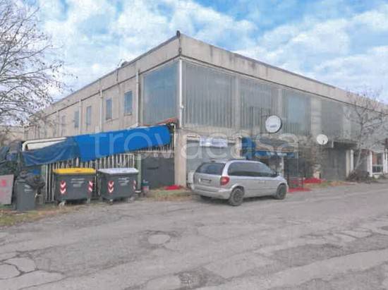 negozio in vendita a Tortona