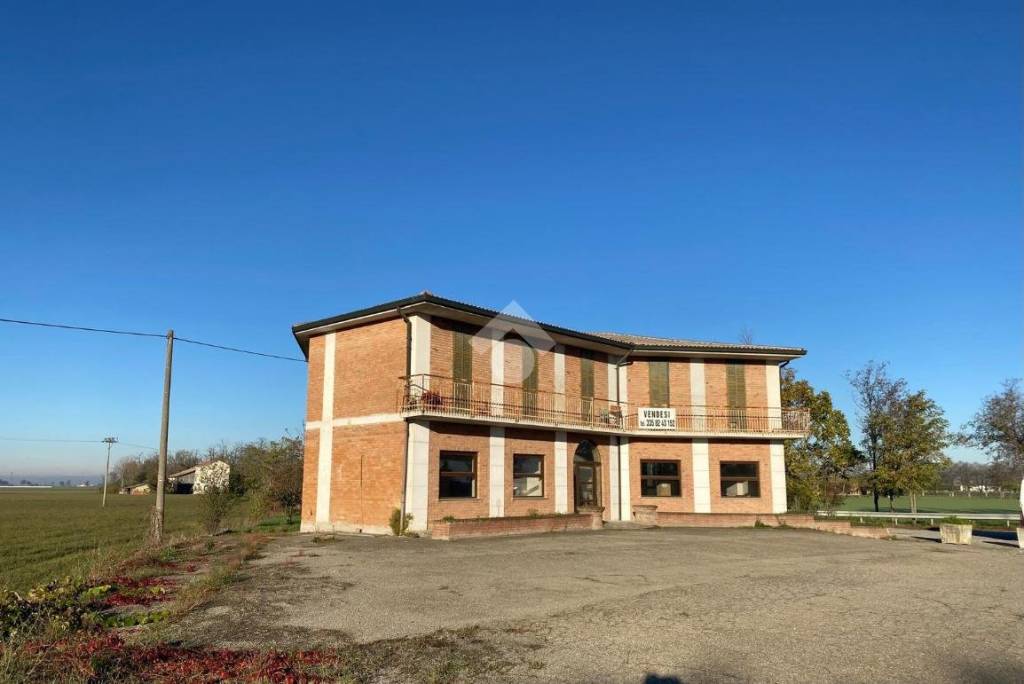 negozio in vendita a Tortona in zona Centro Storico