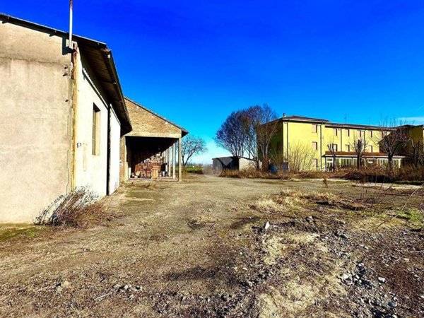 negozio in vendita a Tortona
