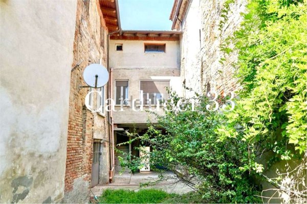 casa indipendente in vendita a Tortona in zona Centro Storico