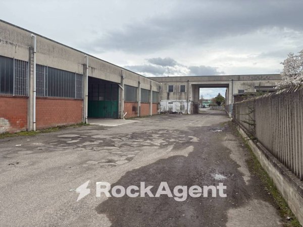 capannone in vendita a Tortona