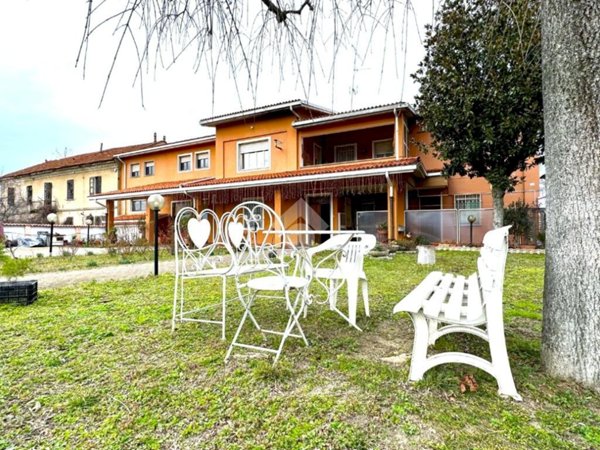 casa indipendente in vendita a Tortona