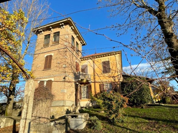 casa indipendente in vendita a Tortona in zona Vho