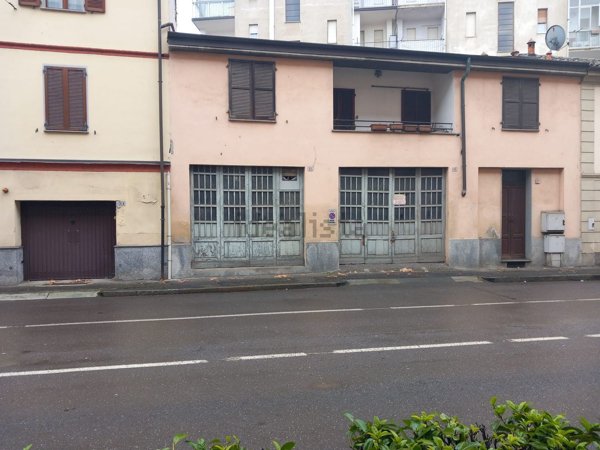 casa indipendente in vendita a Tortona in zona Centro Storico