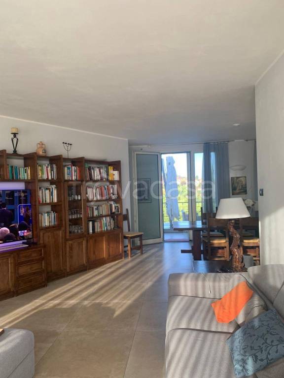 casa indipendente in vendita a Tortona