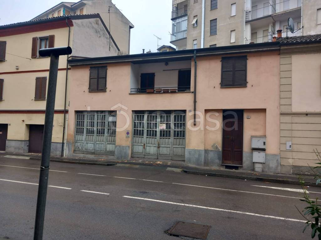 casa indipendente in vendita a Tortona in zona Centro Storico