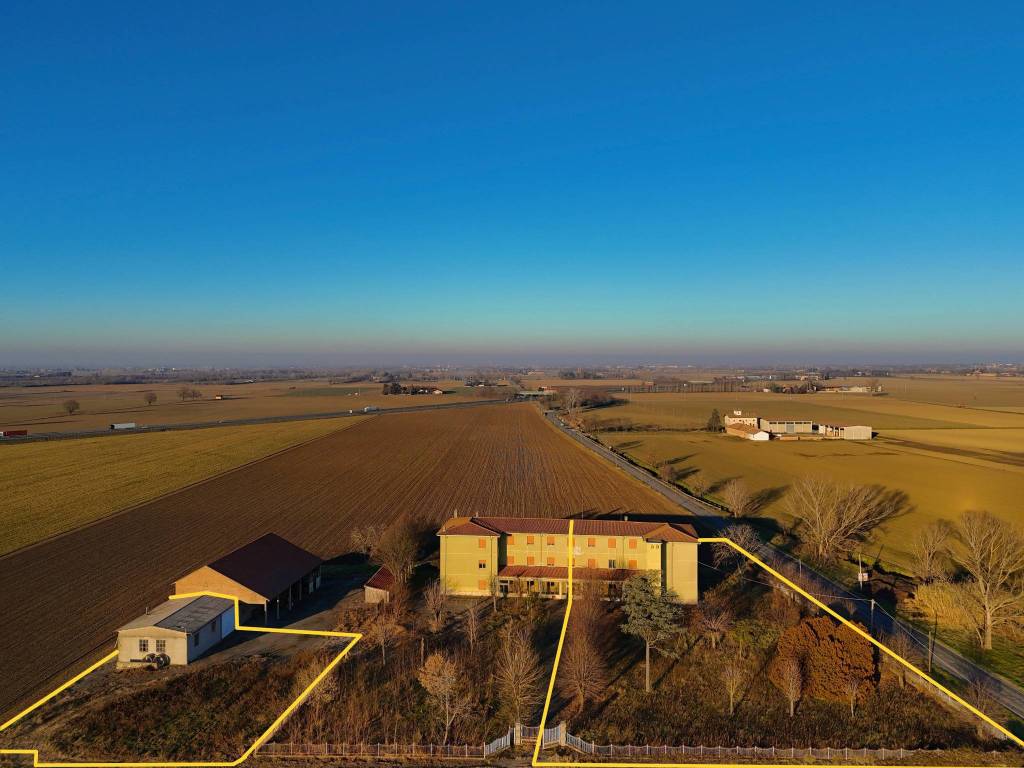 intera palazzina in vendita a Tortona in zona Villoria