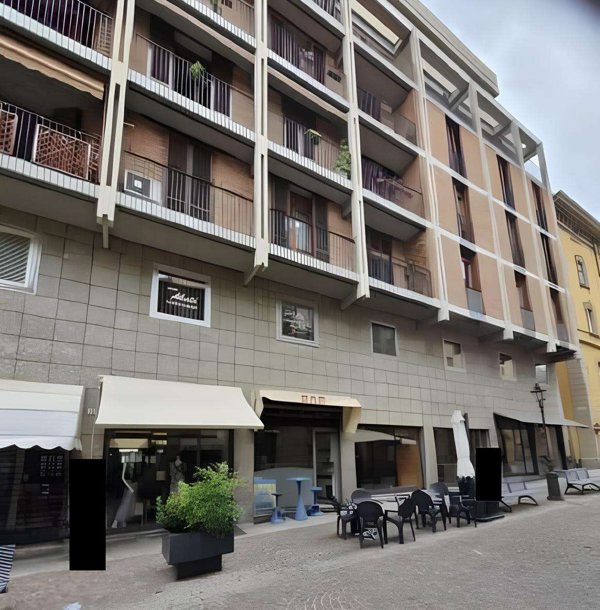 negozio in vendita a Tortona