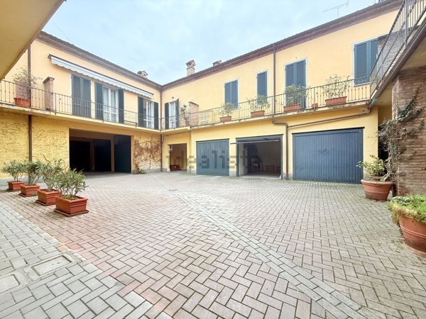 appartamento in vendita a Tortona in zona Centro Storico