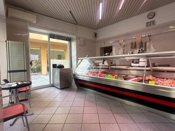 negozio in vendita a Tortona