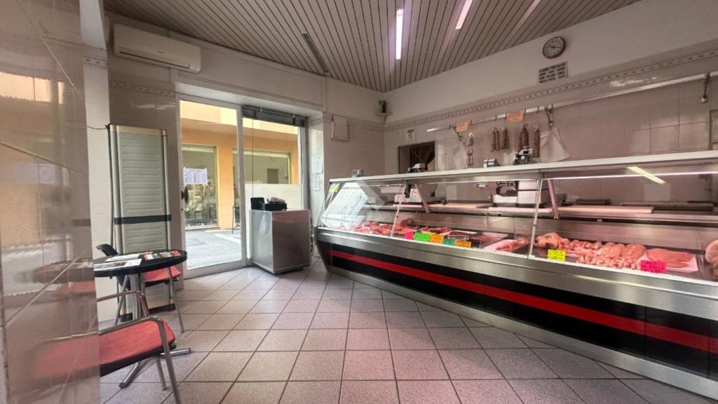 negozio in vendita a Tortona