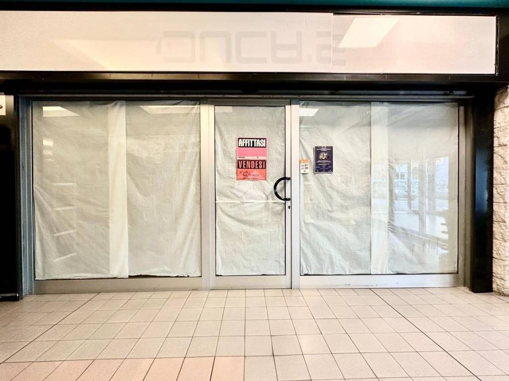 negozio in vendita a Tortona