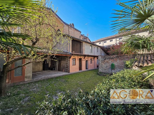 casa semindipendente in vendita a Tortona in zona Centro Storico