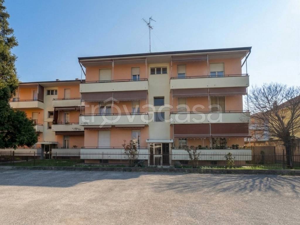 appartamento in vendita a Tortona in zona Centro Storico