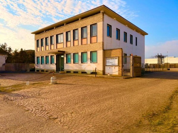 negozio in vendita a Tortona