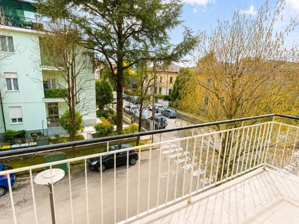 appartamento in vendita a Tortona in zona Città Giardino