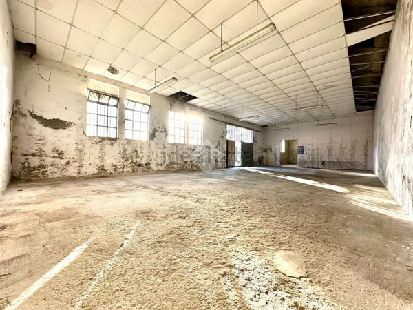 locale di sgombero in vendita a Tortona