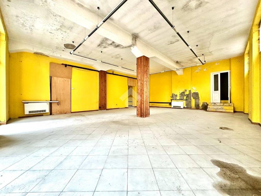 negozio in vendita a Tortona