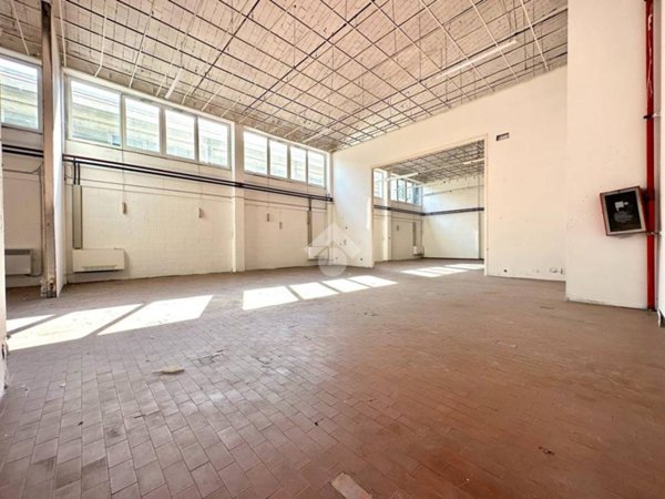 locale commerciale in vendita a Tortona