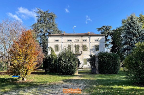 casa indipendente in vendita a Tortona