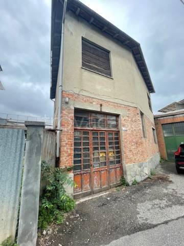 casa indipendente in vendita a Tortona