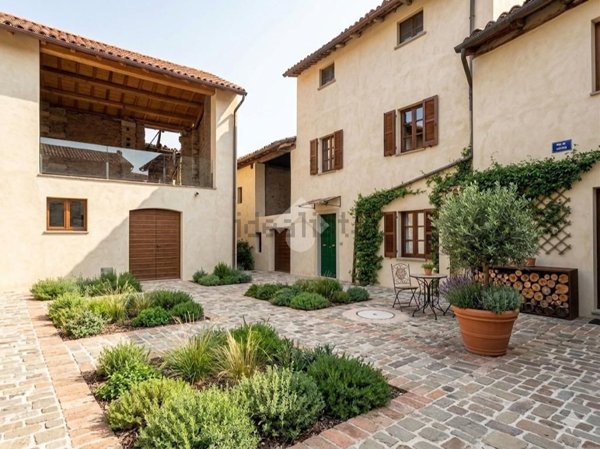 casa indipendente in vendita a Tortona in zona Mombisaggio