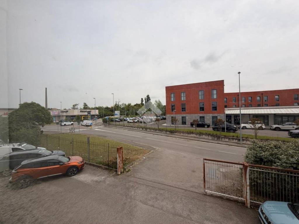 ufficio in vendita a Tortona