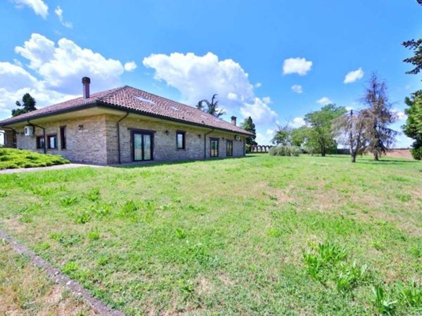 casa indipendente in vendita a Tortona in zona Oasi