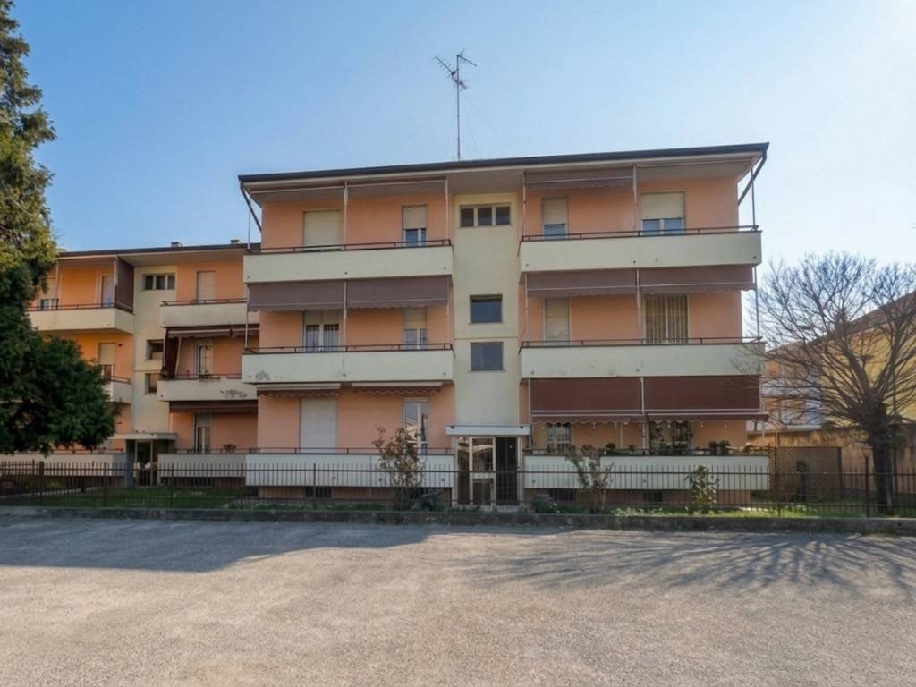 appartamento in vendita a Tortona in zona Centro Storico