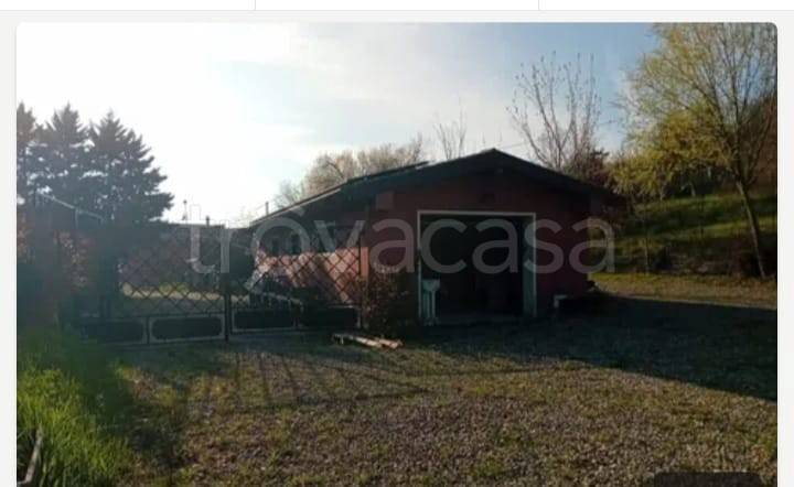 casa indipendente in vendita a Tortona in zona Vho