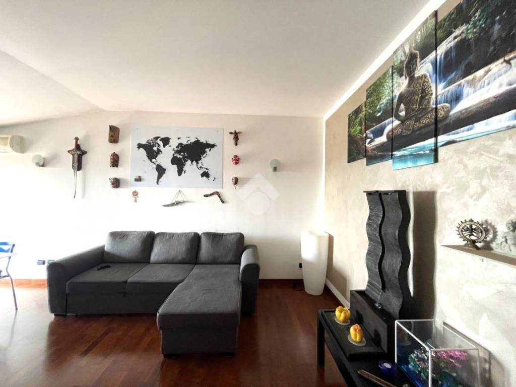 appartamento in vendita a Tortona in zona Centro Storico