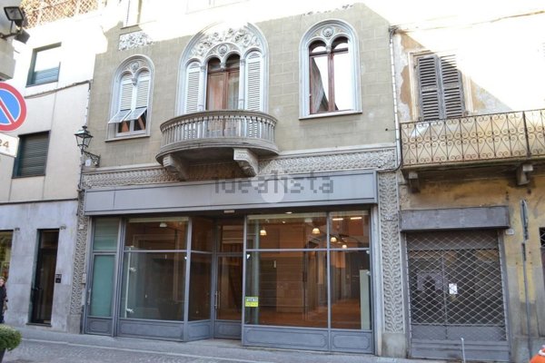 locale commerciale in vendita a Tortona