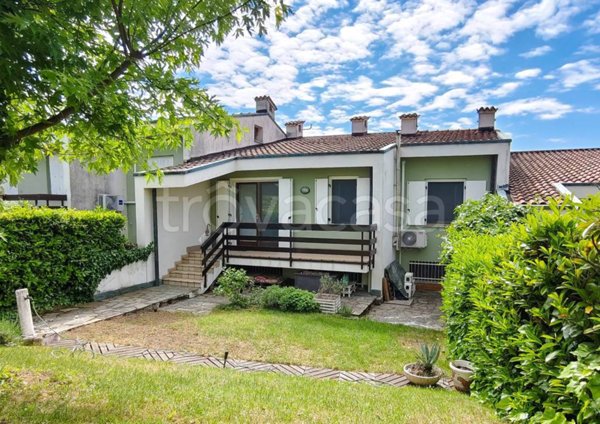 casa indipendente in vendita a Tortona