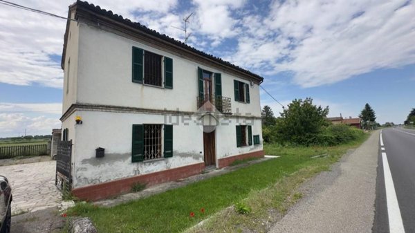 casa indipendente in vendita a Tortona in zona Villoria