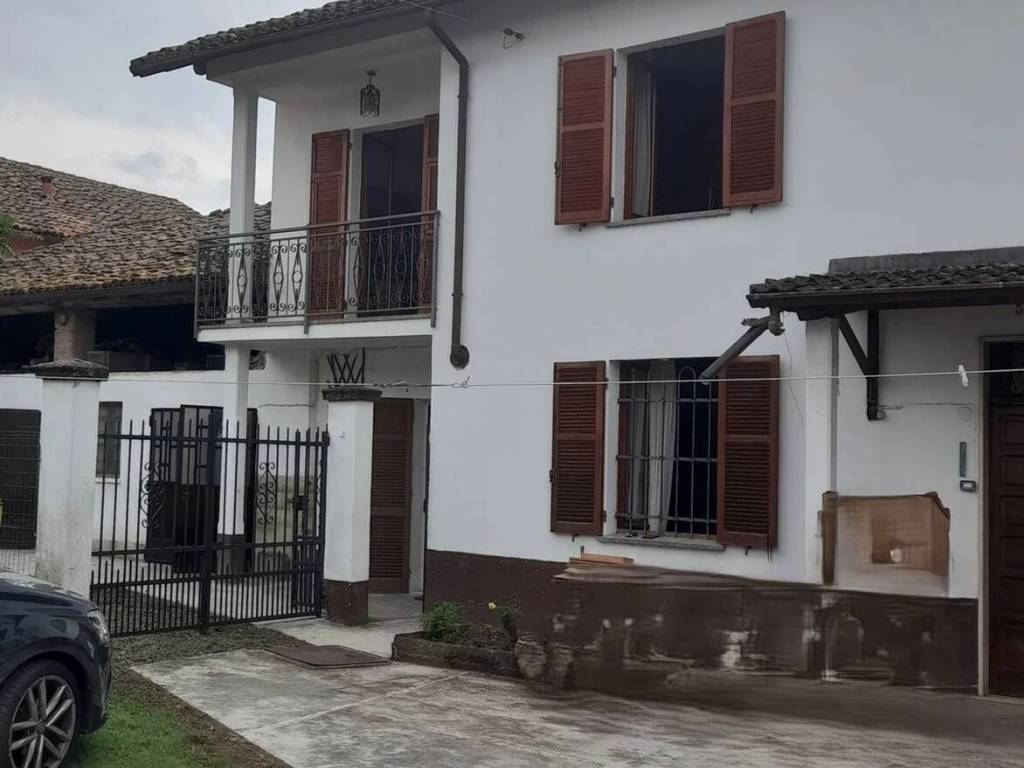 casa indipendente in vendita a Tortona in zona Castellar Ponzano