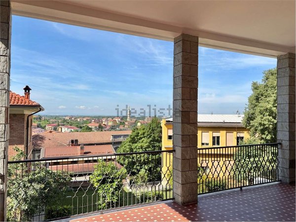 casa indipendente in vendita a Tortona