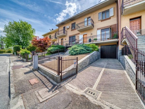 casa indipendente in vendita a Tortona
