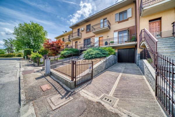 casa indipendente in vendita a Tortona