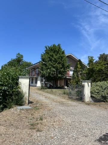 casa indipendente in vendita a Tortona
