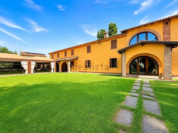 casale in vendita a Tortona in zona Centro Storico