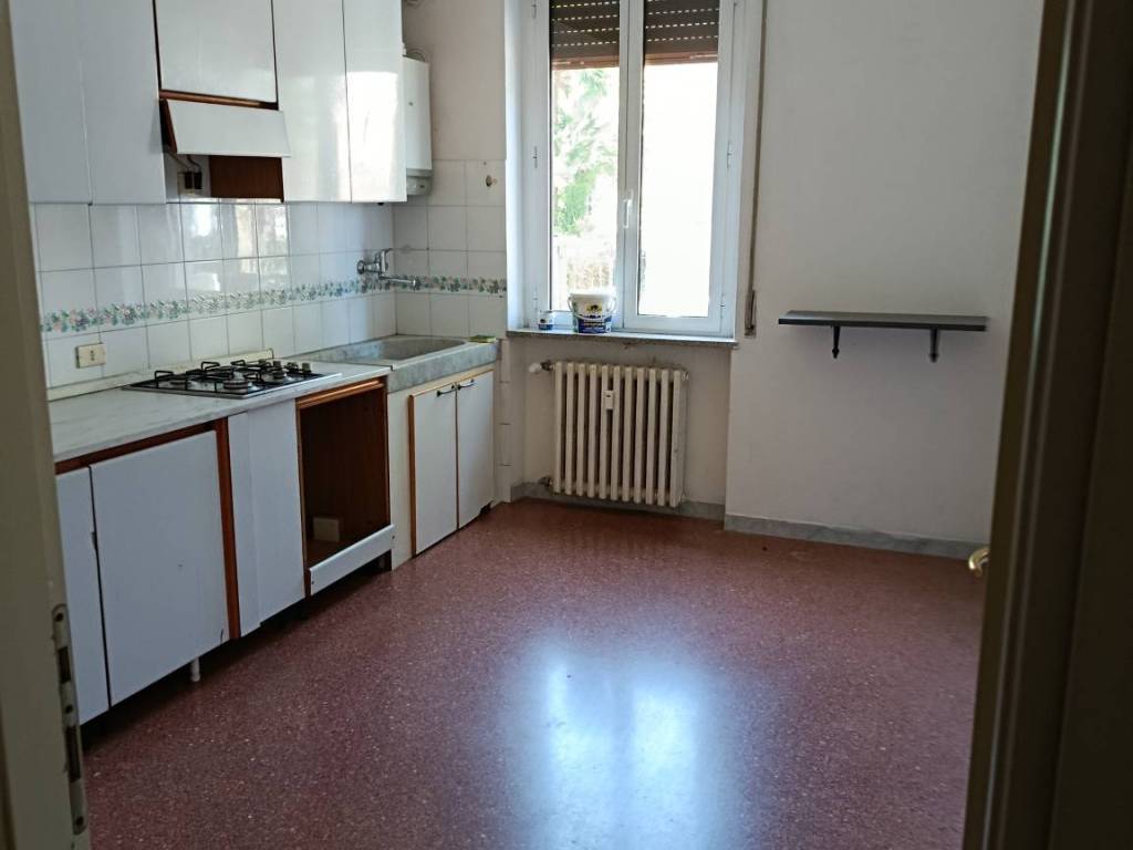 intera palazzina in vendita a Tortona in zona Città Giardino