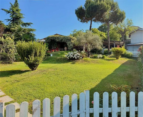 casa indipendente in vendita a Tortona in zona Paghisano