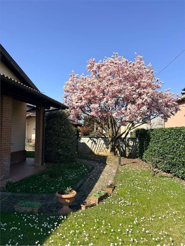 casa indipendente in vendita a Tortona