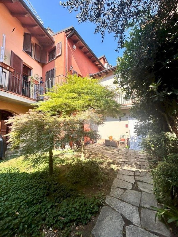 casa indipendente in vendita a Tortona in zona Castello
